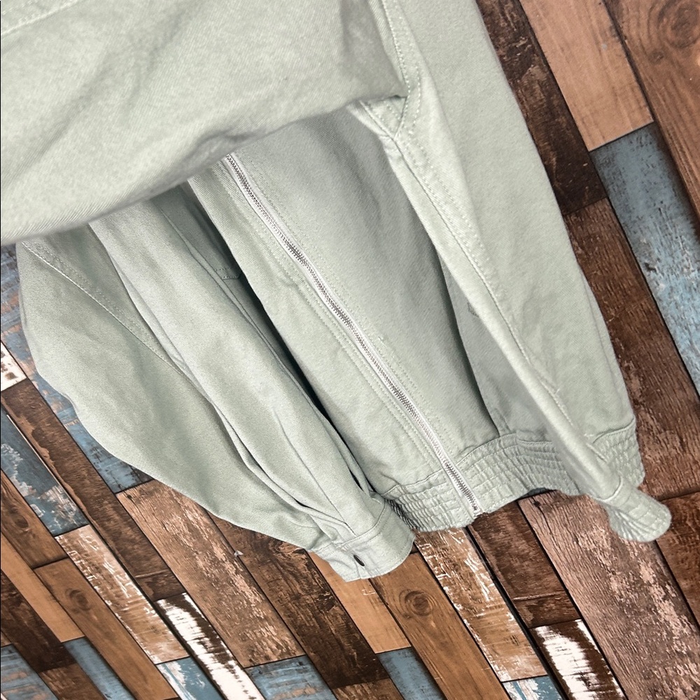 Gianni Bini Light Green oversized zip side Jacket - Picture 10 of 16
